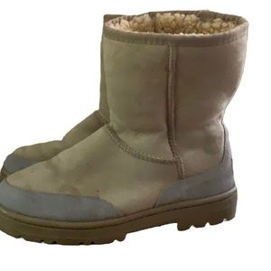 UGG MAKE OFFER AUSTRALIA SHEEPSKIN BOOTS SZ 6 USED